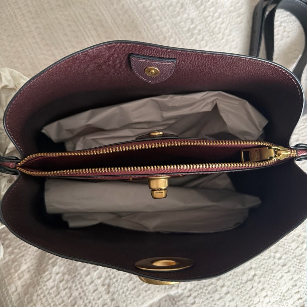Coach Black Pebbled Leather Shoulder Bag with Gold Hardware - Picture 5 of 7